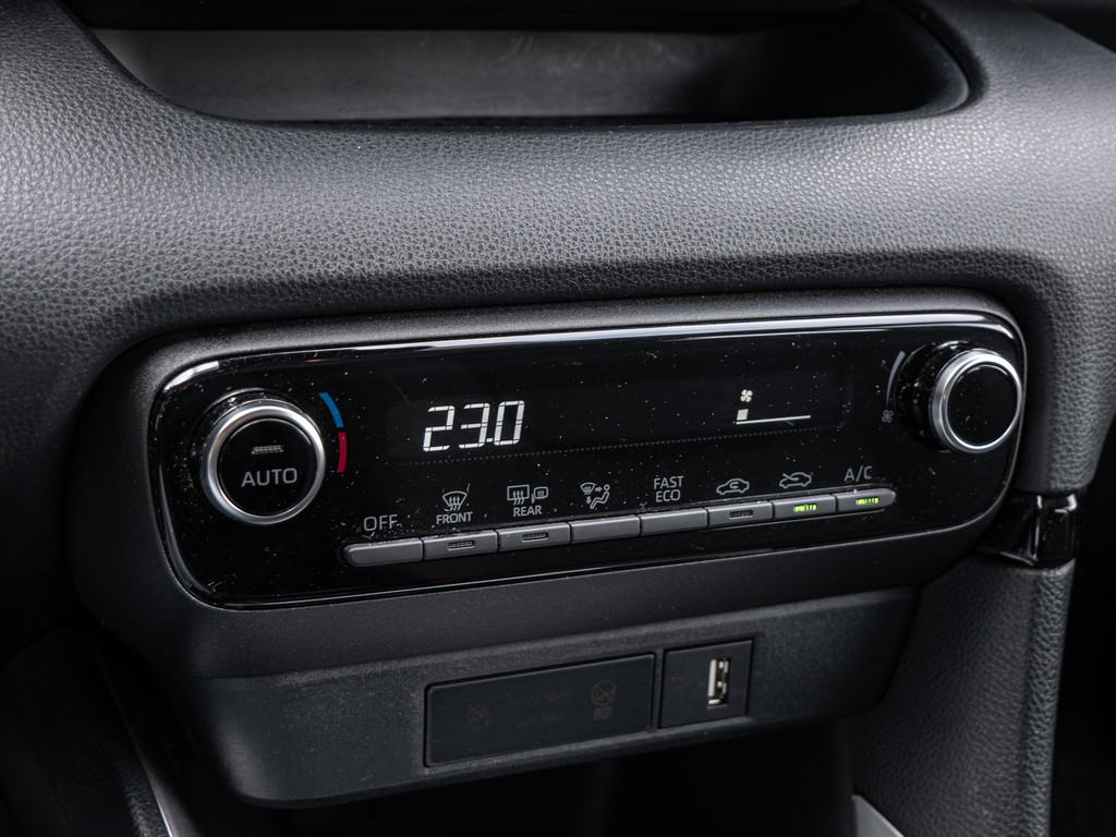 Fahrzeugansicht TOYOTA Yaris Hybrid 1.5 VVT-i Team D - Bild 9