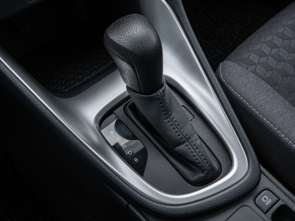 Fahrzeugansicht TOYOTA Yaris Hybrid 1.5 VVT-i Team D - Bild 10