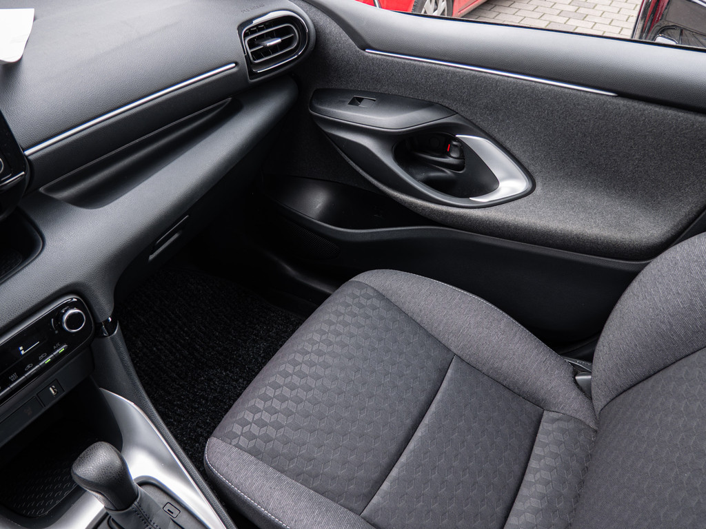 Fahrzeugansicht TOYOTA Yaris Hybrid 1.5 VVT-i Team D - Bild 13