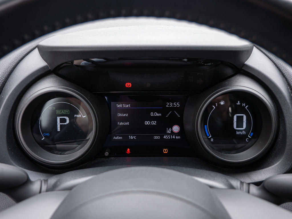 Fahrzeugansicht TOYOTA Yaris Hybrid 1.5 VVT-i Team D - Bild 15