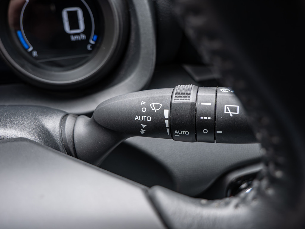 Fahrzeugansicht TOYOTA Yaris Hybrid 1.5 VVT-i Team D - Bild 16