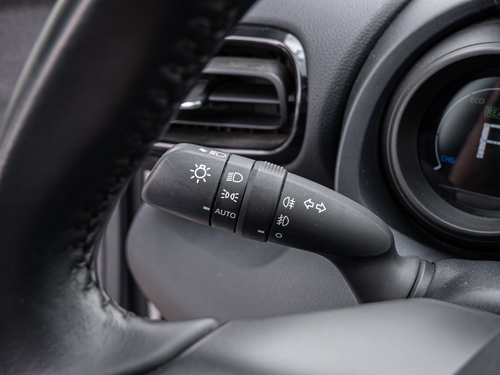 Fahrzeugansicht TOYOTA Yaris Hybrid 1.5 VVT-i Team D - Bild 17