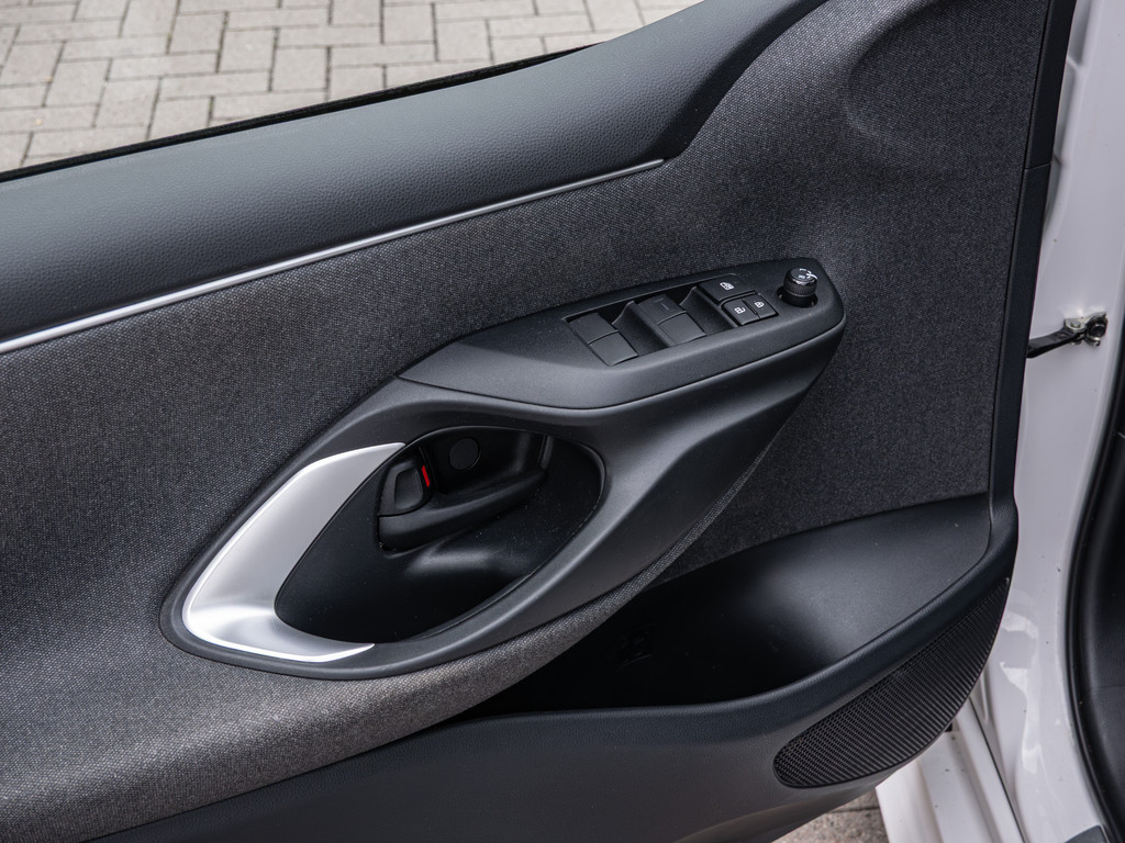 Fahrzeugansicht TOYOTA Yaris Hybrid 1.5 VVT-i Team D - Bild 25