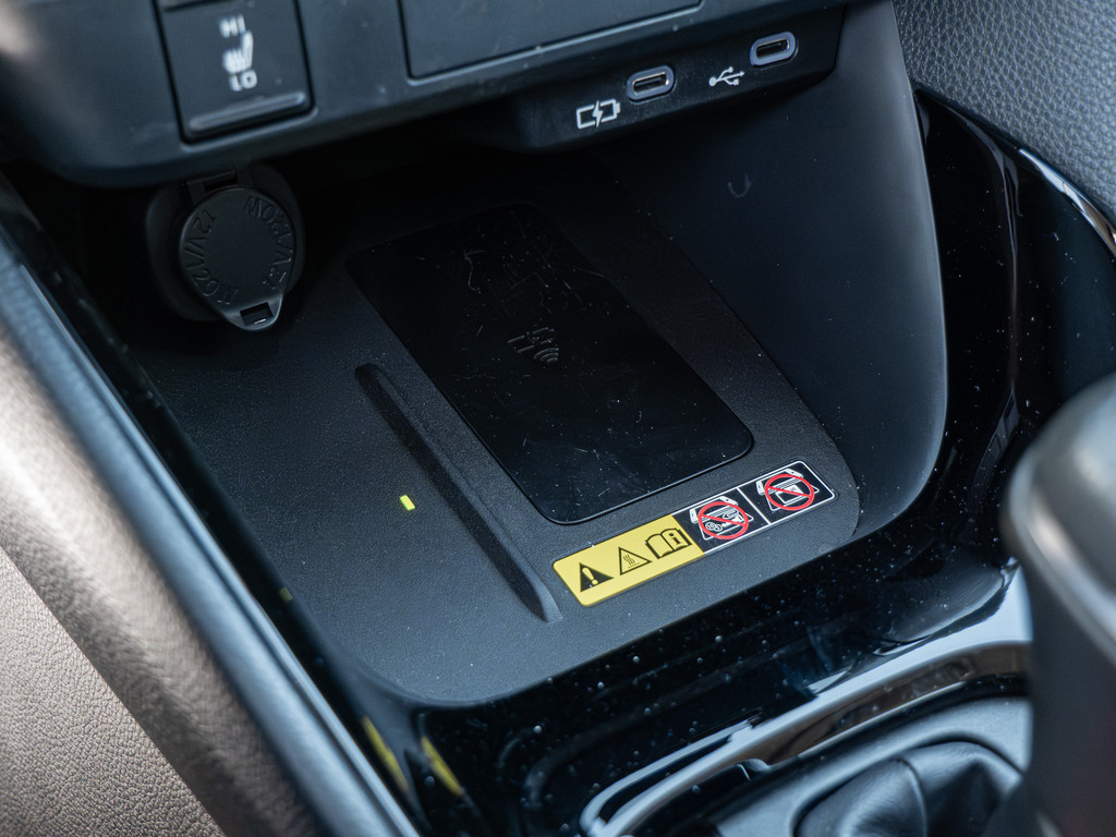Fahrzeugansicht TOYOTA Yaris Hybrid 1.5 VVT-i Team D - Bild 17