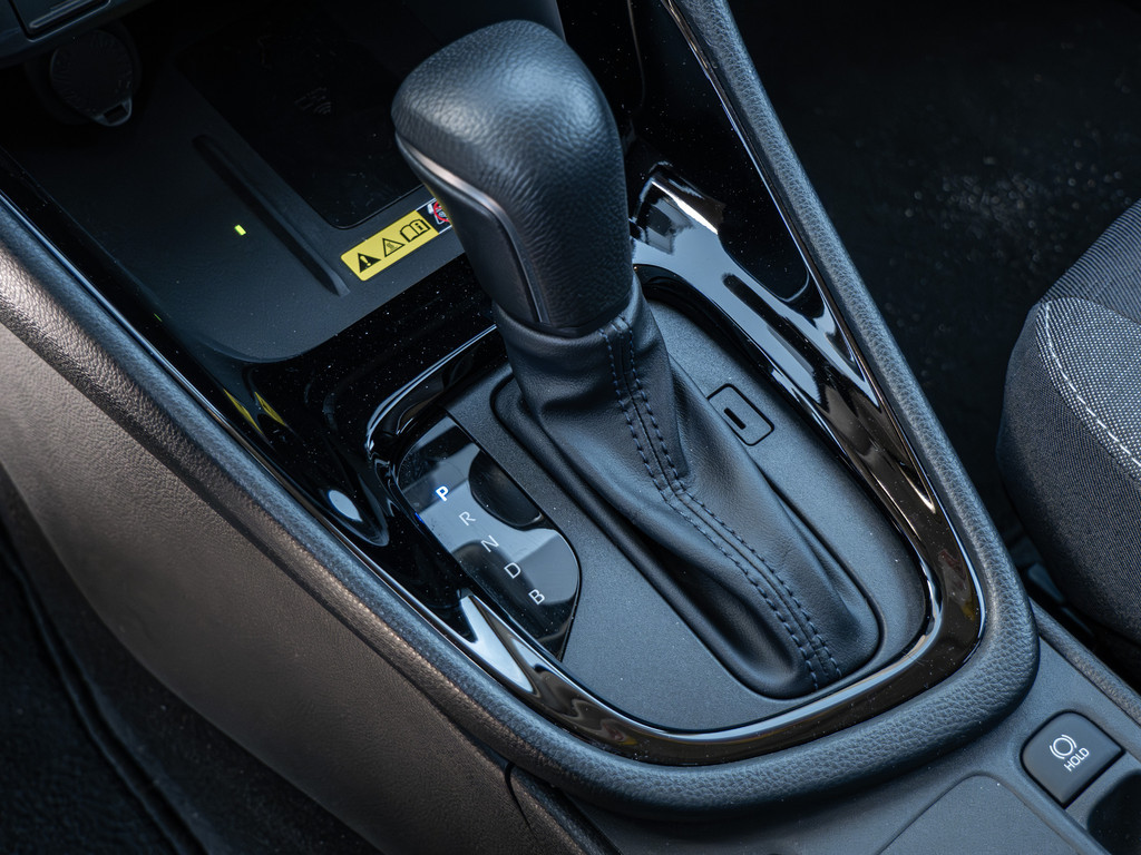 Fahrzeugansicht TOYOTA Yaris Hybrid 1.5 VVT-i Team D - Bild 18