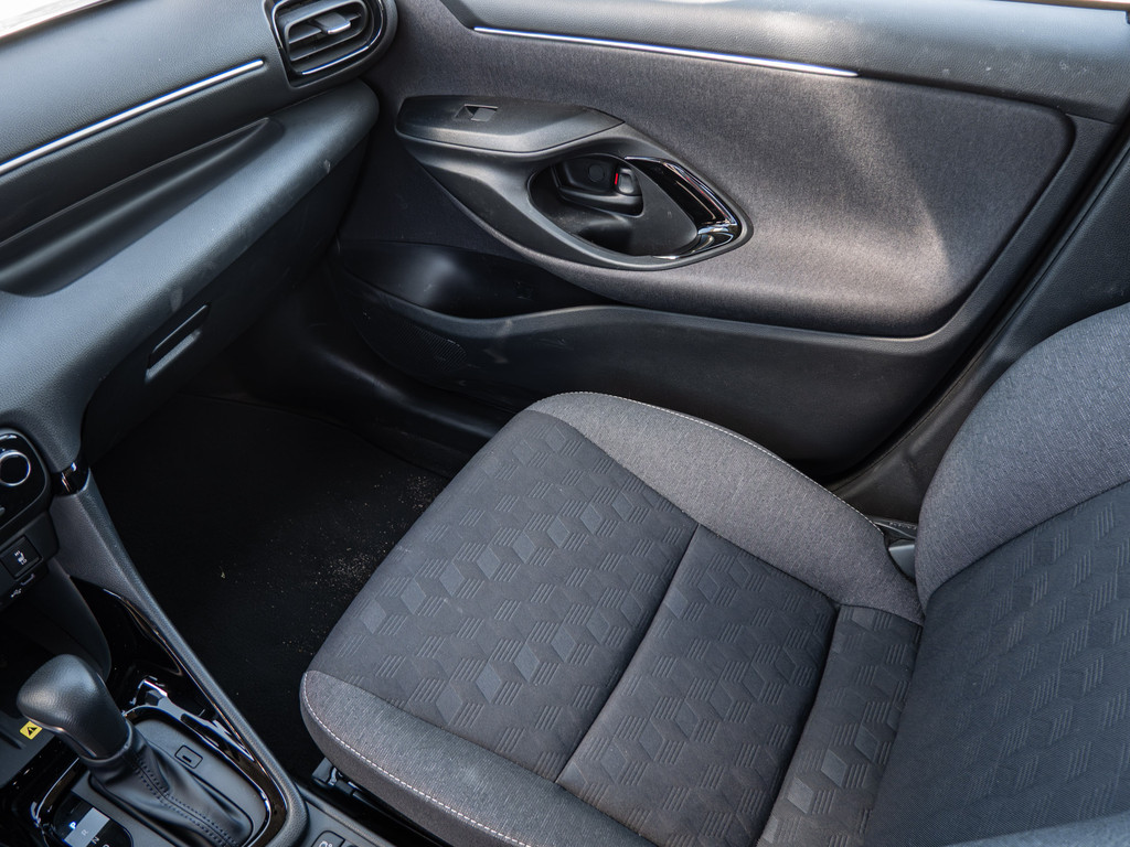 Fahrzeugansicht TOYOTA Yaris Hybrid 1.5 VVT-i Team D - Bild 20