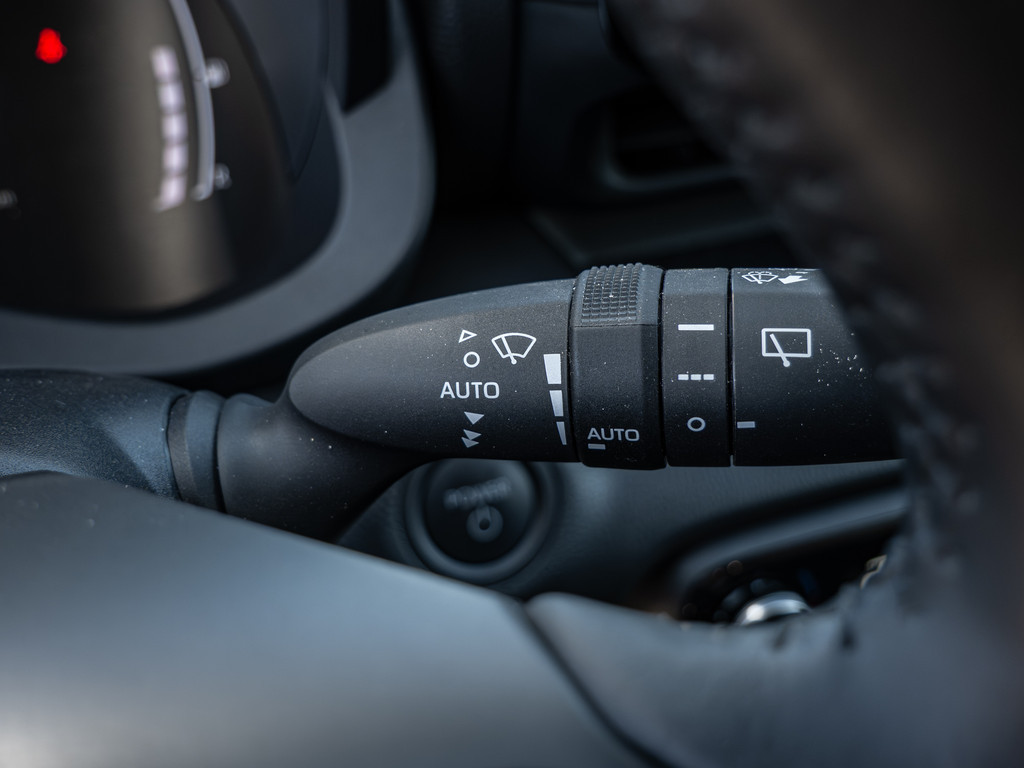 Fahrzeugansicht TOYOTA Yaris Hybrid 1.5 VVT-i Team D - Bild 24