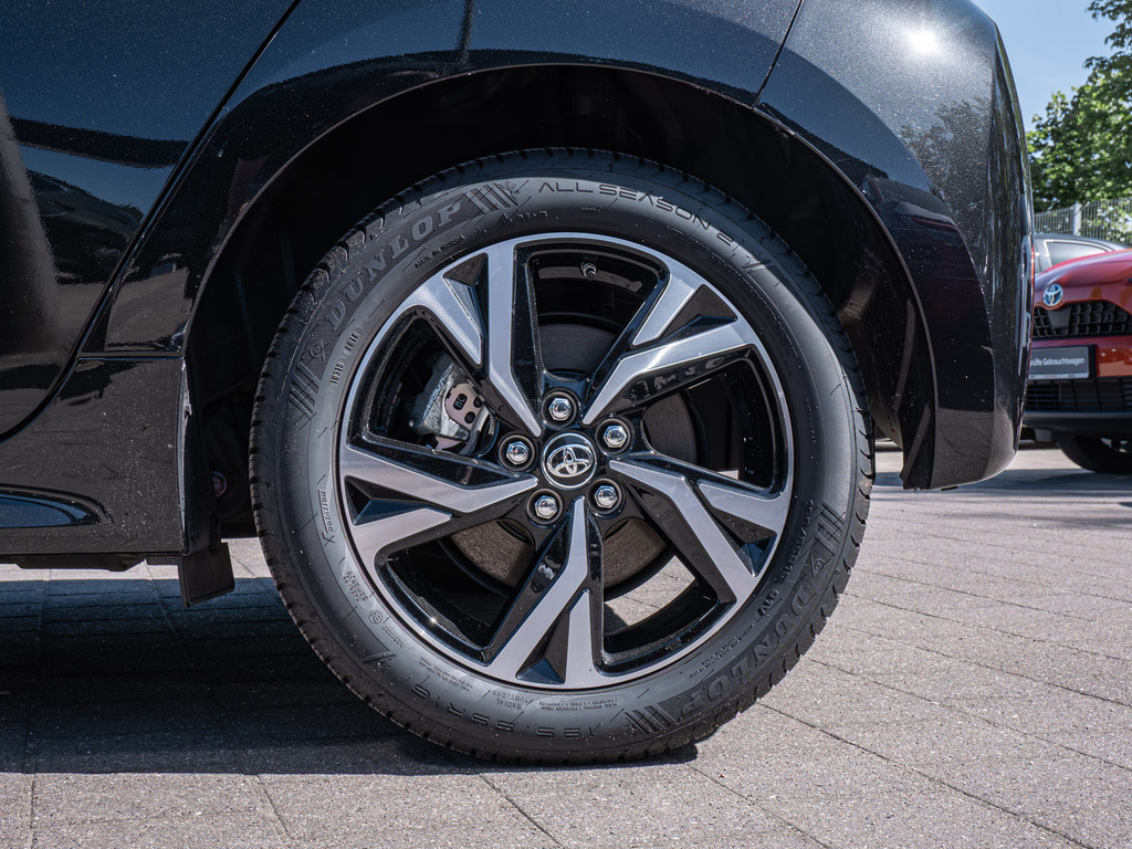 Fahrzeugansicht TOYOTA Yaris Hybrid 1.5 VVT-i Team D - Bild 40