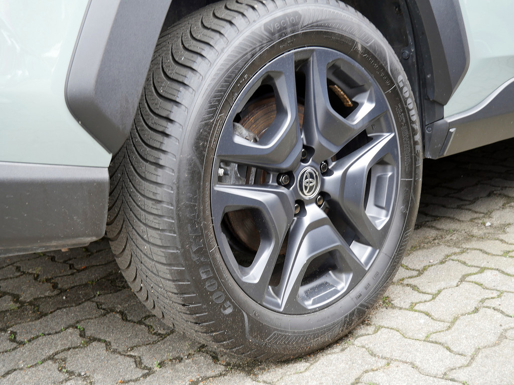 Fahrzeugansicht TOYOTA RAV4 2.5 Hybrid 4x4 Adventure - Bild 2