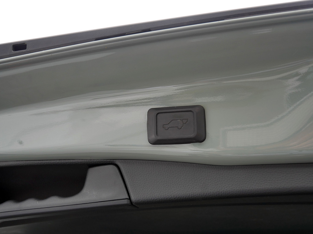 Fahrzeugansicht TOYOTA RAV4 2.5 Hybrid 4x4 Adventure - Bild 4