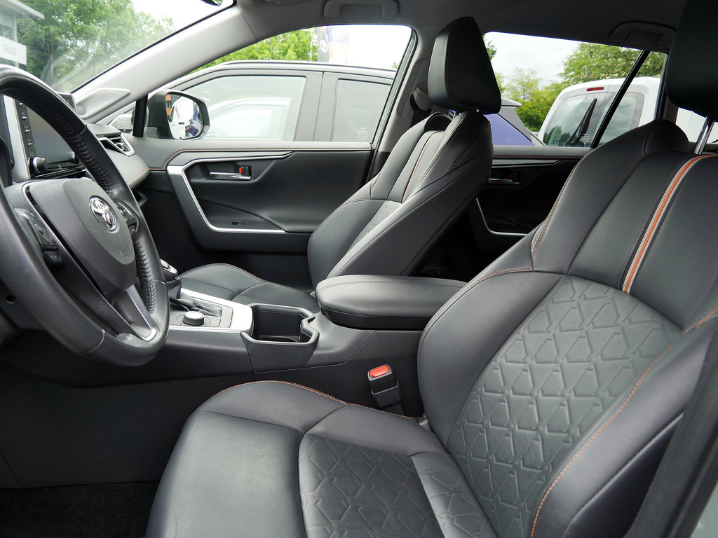 Fahrzeugansicht TOYOTA RAV4 2.5 Hybrid 4x4 Adventure - Bild 8