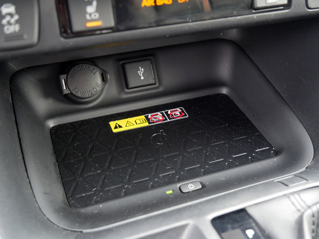 Fahrzeugansicht TOYOTA RAV4 2.5 Hybrid 4x4 Adventure - Bild 10