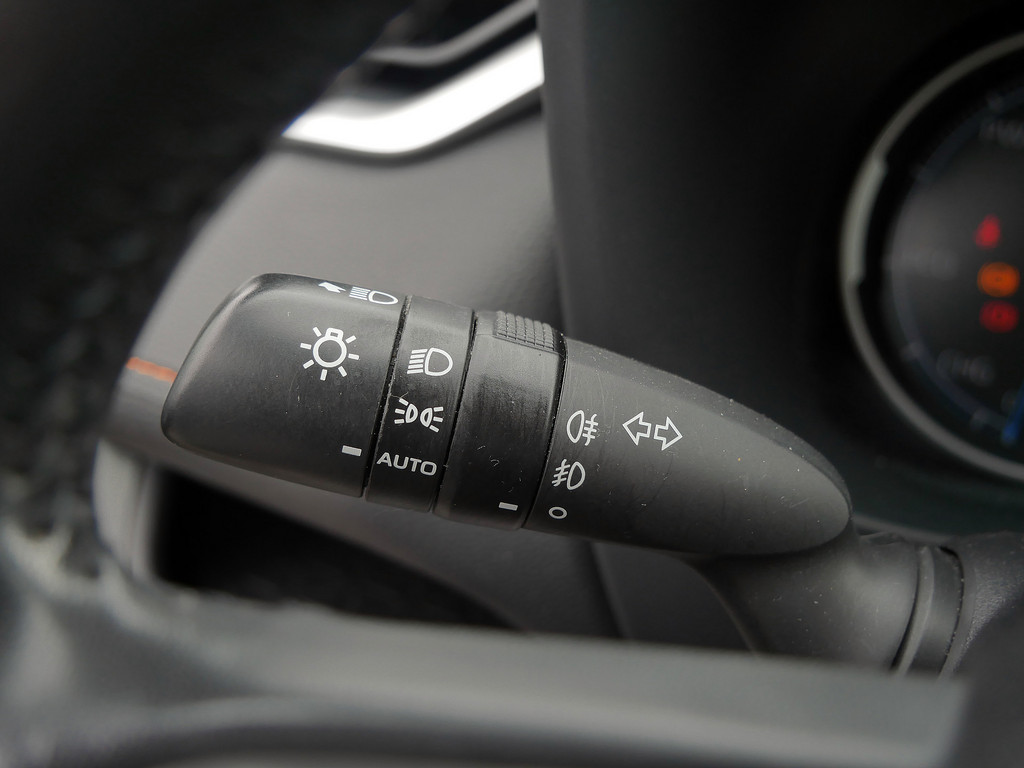 Fahrzeugansicht TOYOTA RAV4 2.5 Hybrid 4x4 Adventure - Bild 16