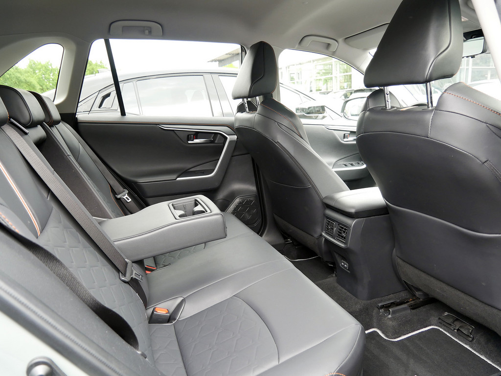 Fahrzeugansicht TOYOTA RAV4 2.5 Hybrid 4x4 Adventure - Bild 28