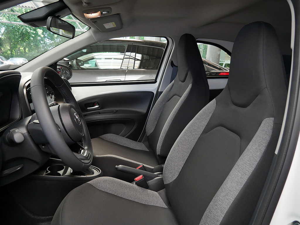 Fahrzeugansicht TOYOTA Aygo X 1.0 Play - Bild 10