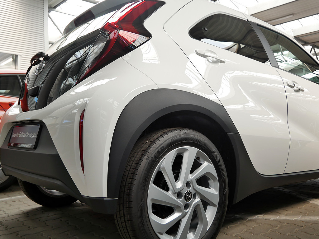 Fahrzeugansicht TOYOTA Aygo X 1.0 Play - Bild 28