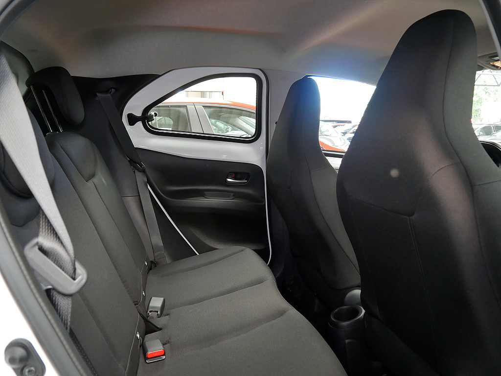 Fahrzeugansicht TOYOTA Aygo X 1.0 Play - Bild 32