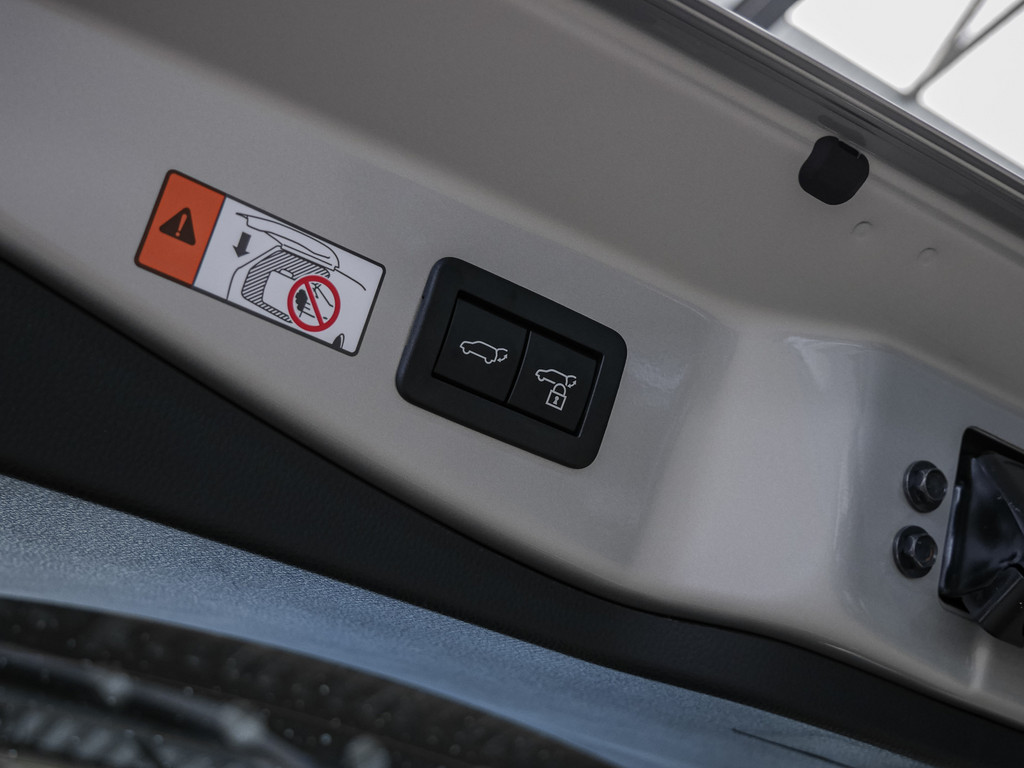 Fahrzeugansicht TOYOTA C-HR 2.0 Plug-In Hybrid FWD Teamplayer - Bild 14