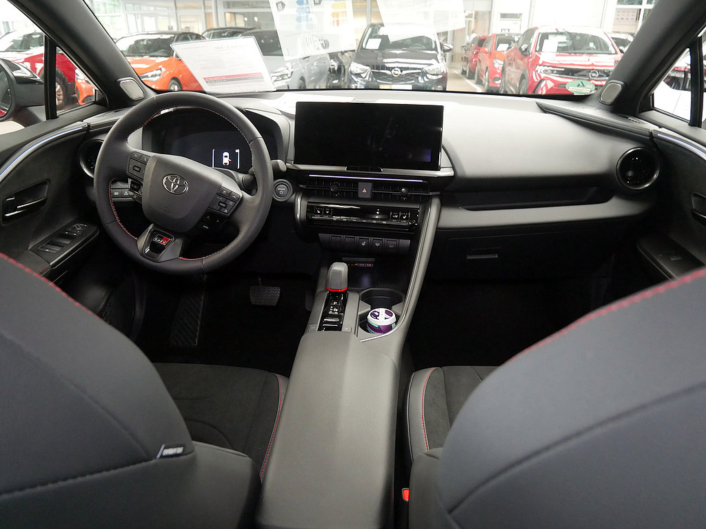 Fahrzeugansicht TOYOTA C-HR 2.0 Plug-In Hybrid FWD GR Sport - Bild 2