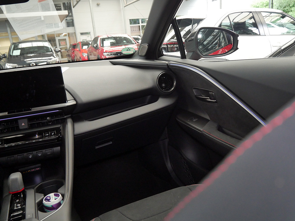 Fahrzeugansicht TOYOTA C-HR 2.0 Plug-In Hybrid FWD GR Sport - Bild 4
