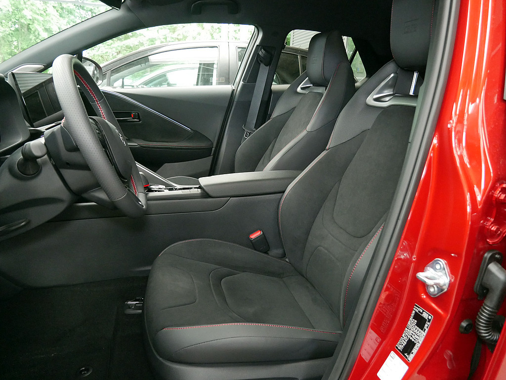 Fahrzeugansicht TOYOTA C-HR 2.0 Plug-In Hybrid FWD GR Sport - Bild 13