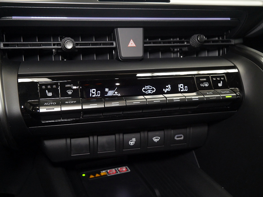 Fahrzeugansicht TOYOTA C-HR 2.0 Plug-In Hybrid FWD GR Sport - Bild 18