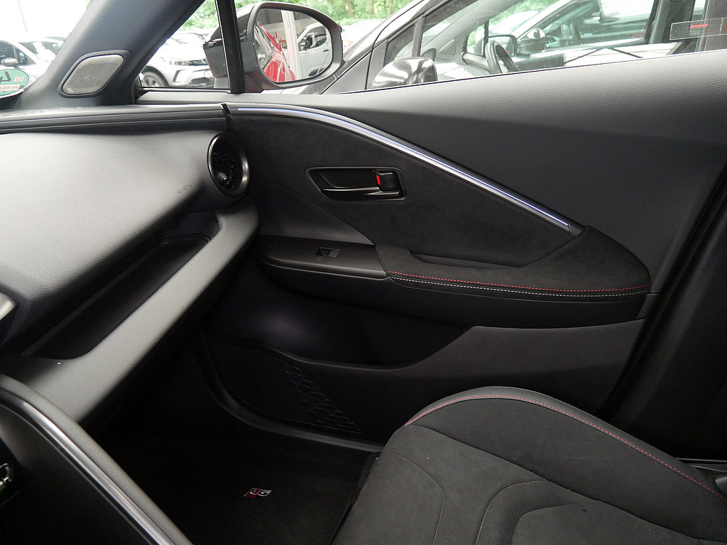Fahrzeugansicht TOYOTA C-HR 2.0 Plug-In Hybrid FWD GR Sport - Bild 22