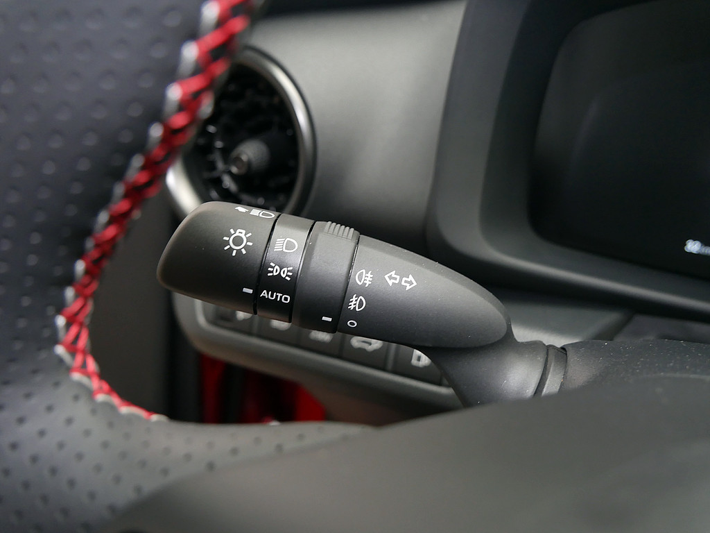 Fahrzeugansicht TOYOTA C-HR 2.0 Plug-In Hybrid FWD GR Sport - Bild 28