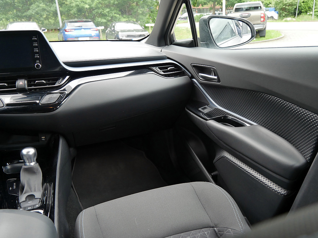 Fahrzeugansicht TOYOTA C-HR 2.0 Hybrid Team D - Bild 5