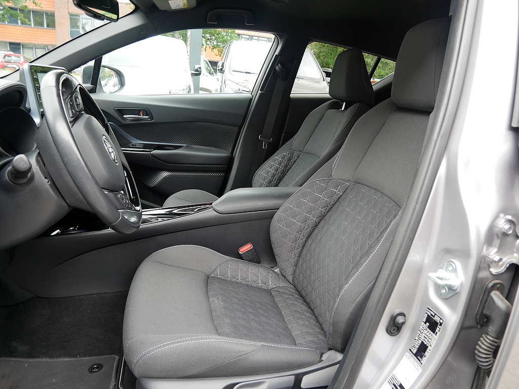 Fahrzeugansicht TOYOTA C-HR 2.0 Hybrid Team D - Bild 13
