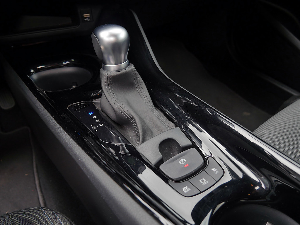 Fahrzeugansicht TOYOTA C-HR 2.0 Hybrid Team D - Bild 16