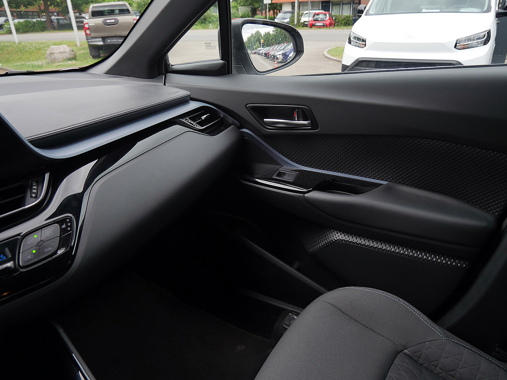 Fahrzeugansicht TOYOTA C-HR 2.0 Hybrid Team D - Bild 21