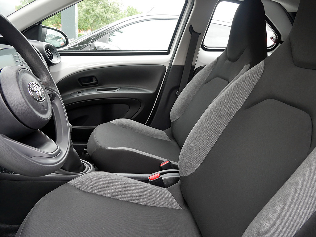 Fahrzeugansicht TOYOTA Aygo 1.0 X - Bild 9