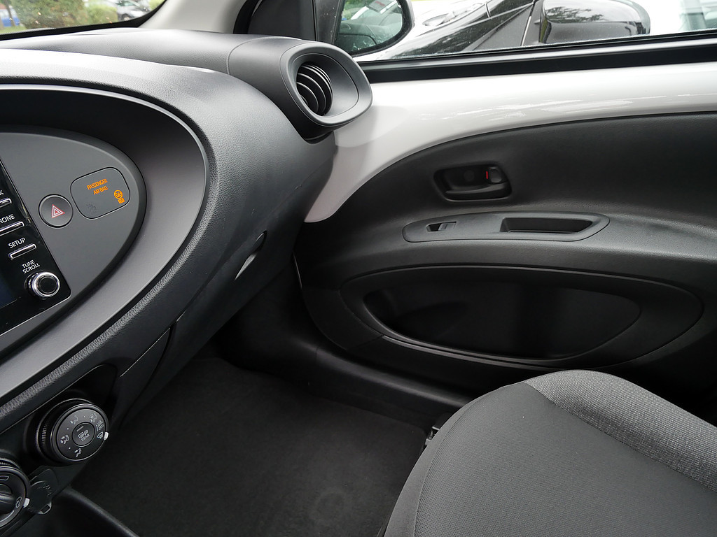 Fahrzeugansicht TOYOTA Aygo 1.0 X - Bild 18