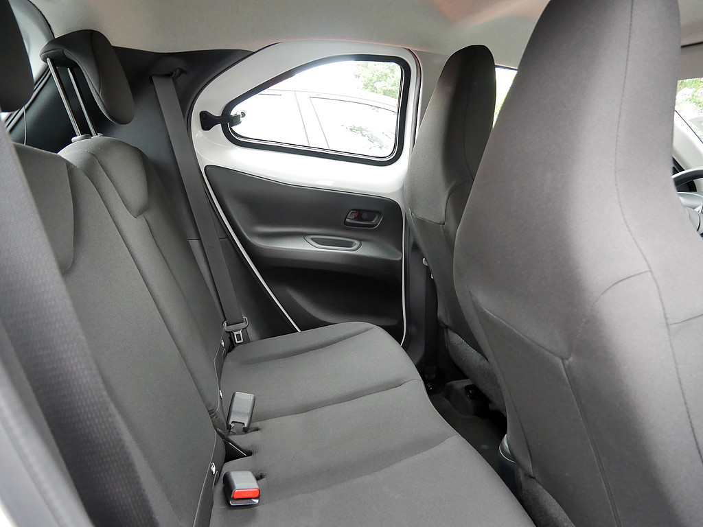 Fahrzeugansicht TOYOTA Aygo 1.0 X - Bild 25