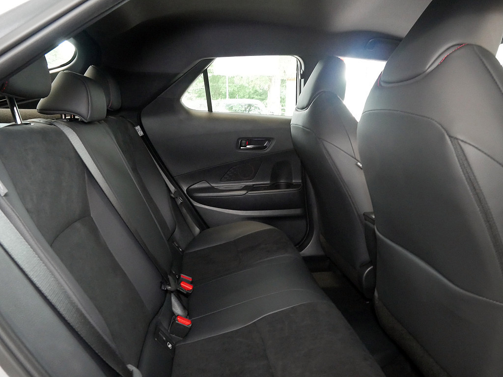 Fahrzeugansicht TOYOTA C-HR 2.0 Plug-In Hybrid GR Sport - Bild 2