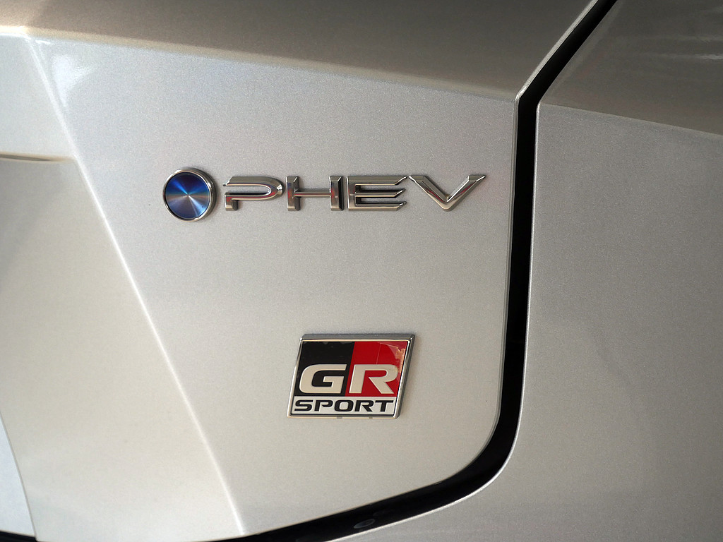 Fahrzeugansicht TOYOTA C-HR 2.0 Plug-In Hybrid GR Sport - Bild 8