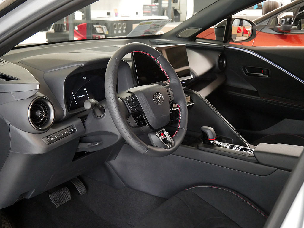 Fahrzeugansicht TOYOTA C-HR 2.0 Plug-In Hybrid GR Sport - Bild 13