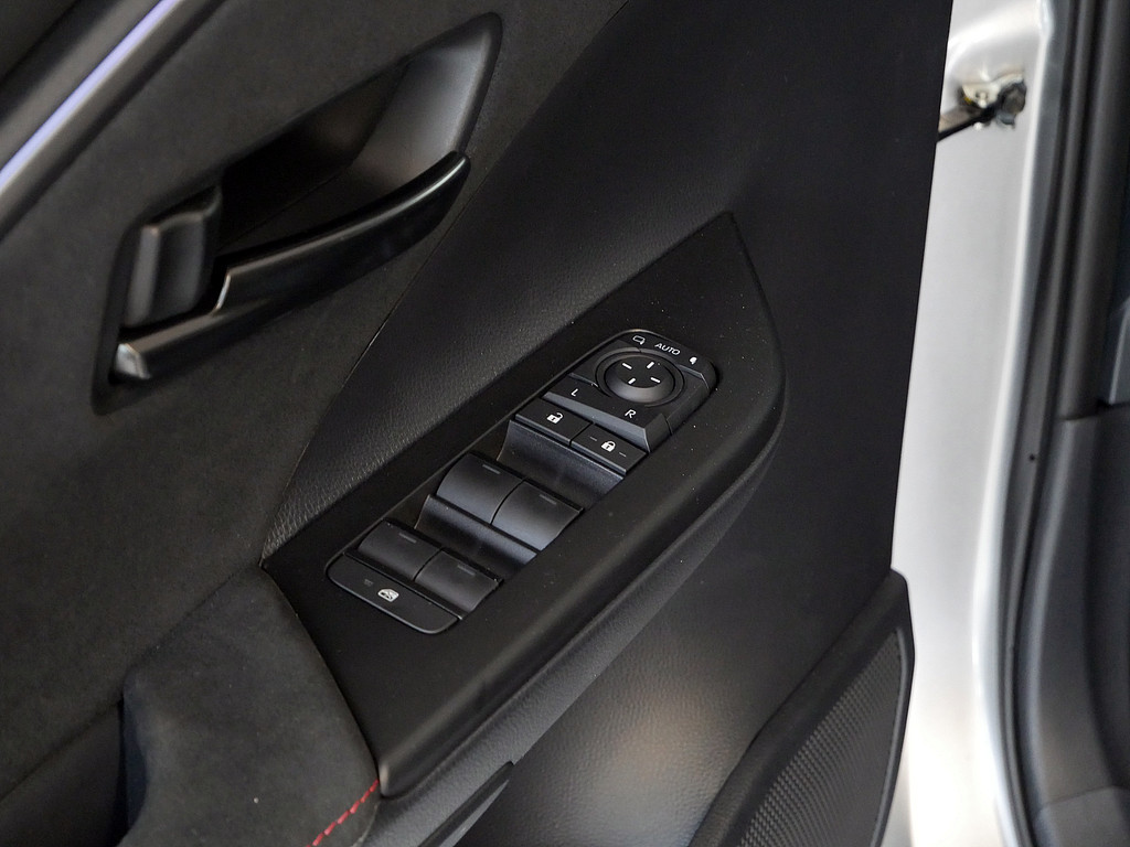 Fahrzeugansicht TOYOTA C-HR 2.0 Plug-In Hybrid GR Sport - Bild 14