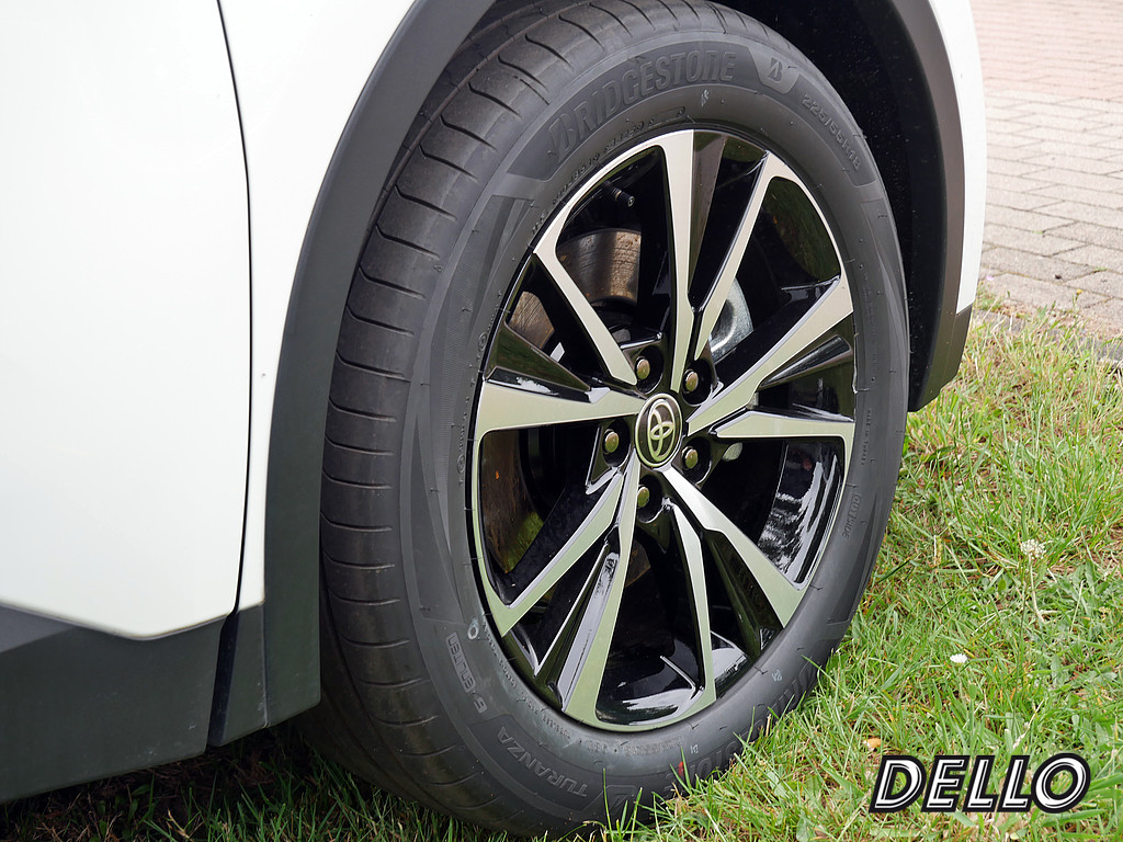 Fahrzeugansicht TOYOTA C-HR 2.0 Plug-In Hybrid FWD Teamplayer - Bild 2