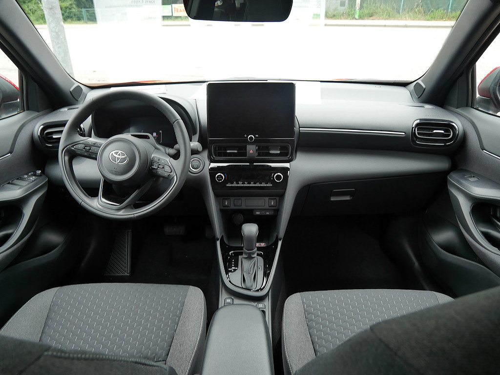 Fahrzeugansicht TOYOTA Yaris Cross 1.5 Hybrid FWD Teamplayer - Bild 2