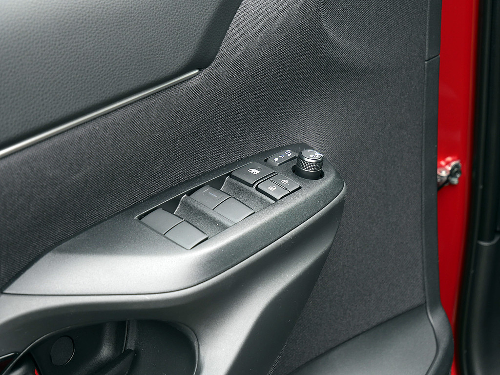 Fahrzeugansicht TOYOTA Yaris Cross 1.5 Hybrid FWD Teamplayer - Bild 7