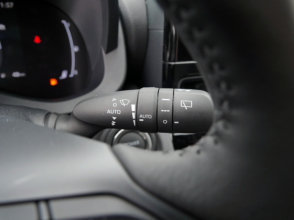 Fahrzeugansicht TOYOTA Yaris Cross 1.5 Hybrid FWD Teamplayer - Bild 25