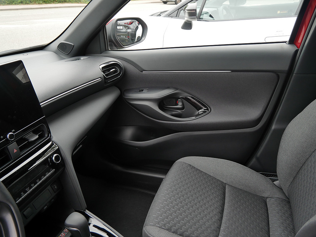 Fahrzeugansicht TOYOTA Yaris Cross 1.5 Hybrid FWD Teamplayer - Bild 27