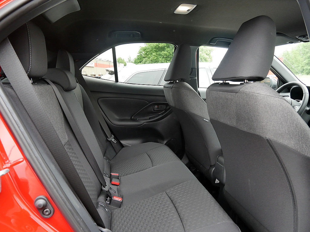 Fahrzeugansicht TOYOTA Yaris Cross 1.5 Hybrid FWD Teamplayer - Bild 34