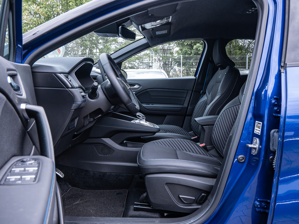 Fahrzeugansicht RENAULT Captur Phase 2 Esprit Alpine E-Tech Full Hybrid 145 - Bild 5