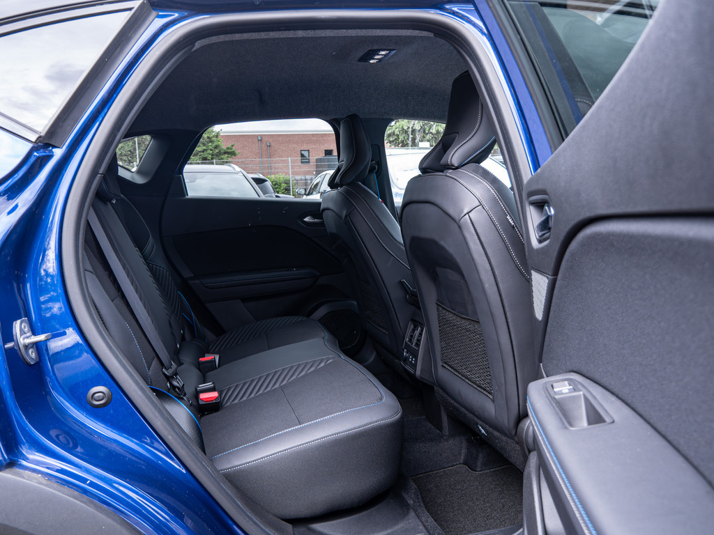 Fahrzeugansicht RENAULT Captur Phase 2 Esprit Alpine E-Tech Full Hybrid 145 - Bild 7