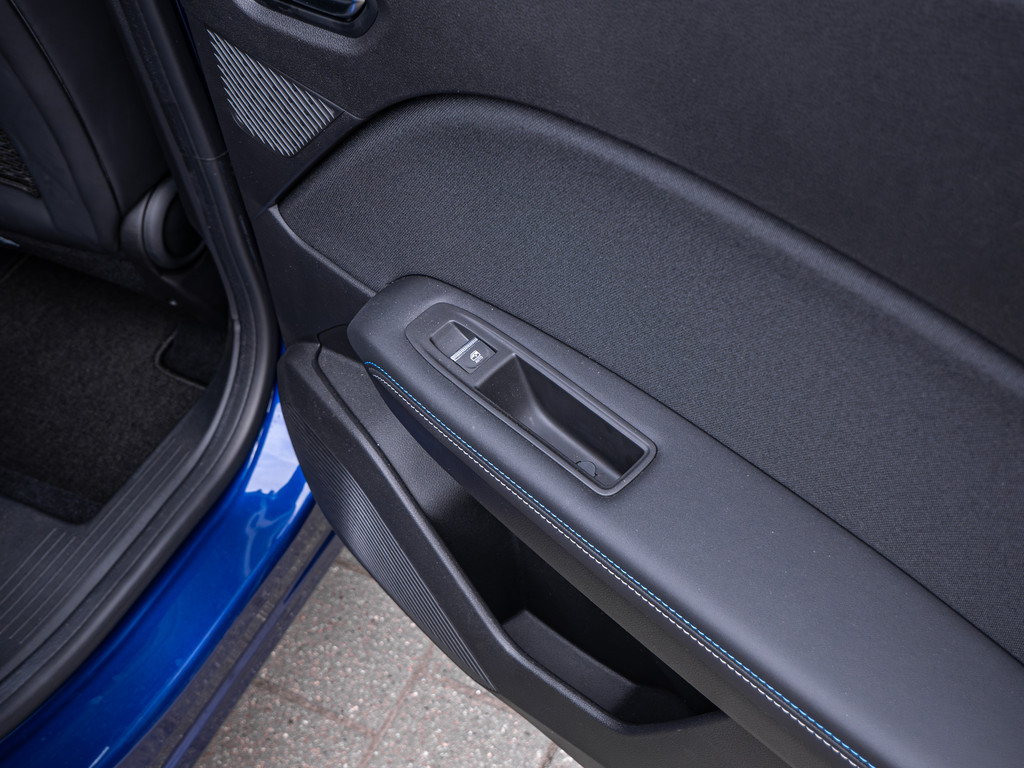 Fahrzeugansicht RENAULT Captur Phase 2 Esprit Alpine E-Tech Full Hybrid 145 - Bild 11