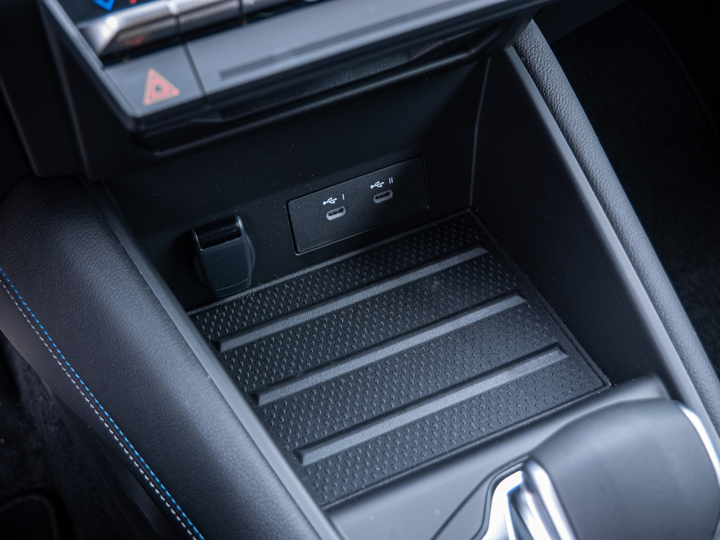 Fahrzeugansicht RENAULT Captur Phase 2 Esprit Alpine E-Tech Full Hybrid 145 - Bild 20