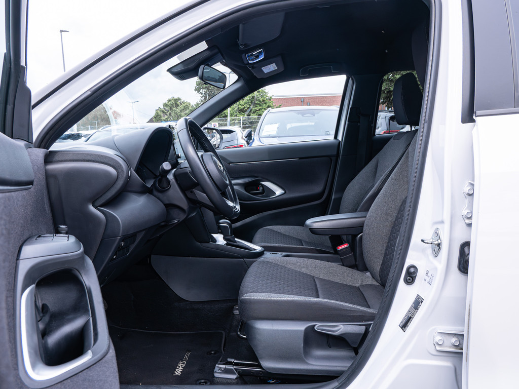Fahrzeugansicht TOYOTA Yaris Cross Hybrid Team D - Bild 4